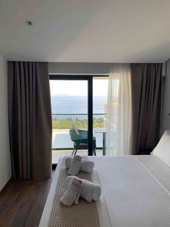 Black Diamond Hotel Dhërmi Екстериор снимка