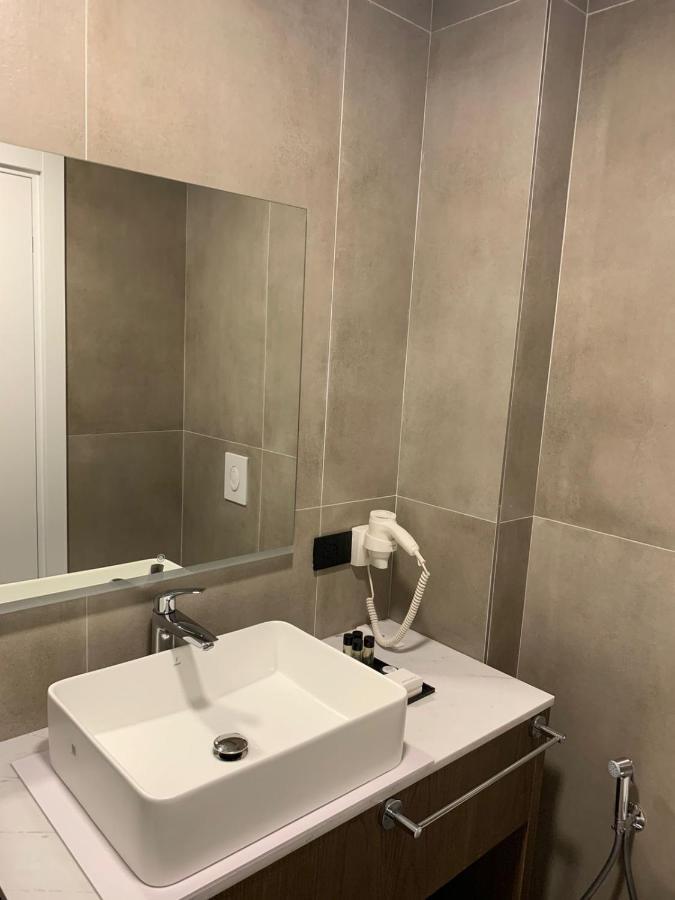 Black Diamond Hotel Dhërmi Екстериор снимка