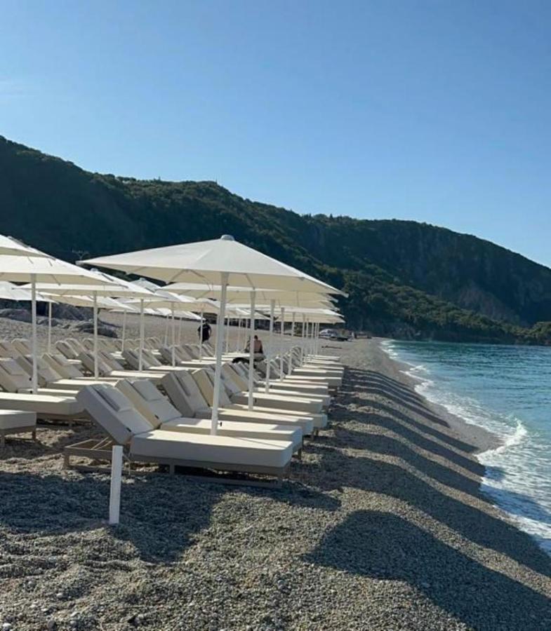 Black Diamond Hotel Dhërmi Екстериор снимка