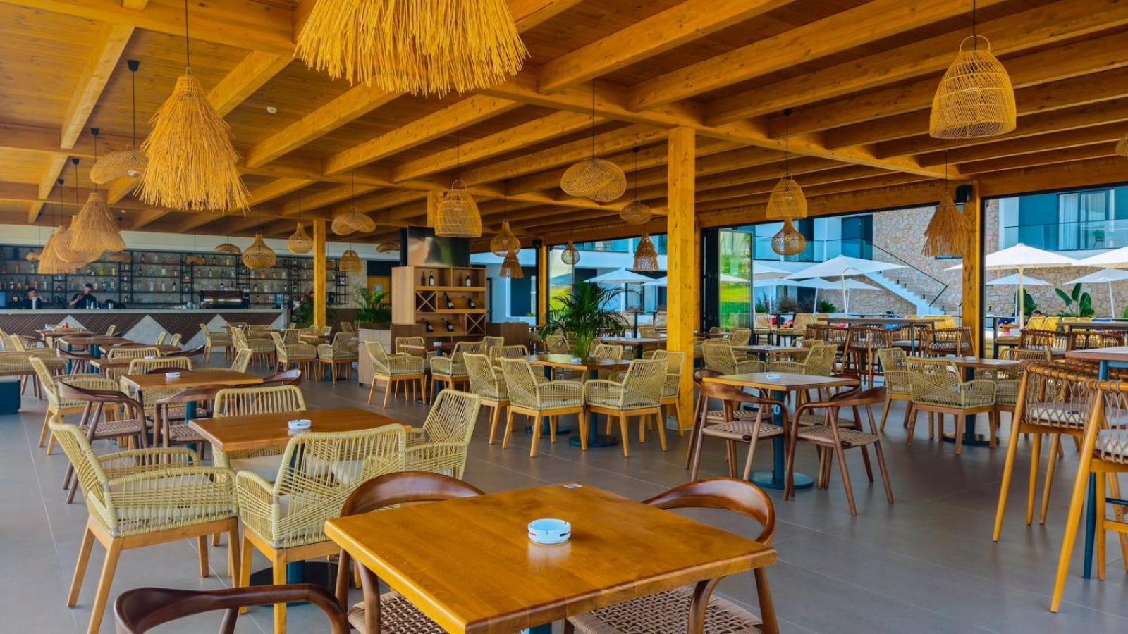 Black Diamond Hotel Dhërmi Екстериор снимка