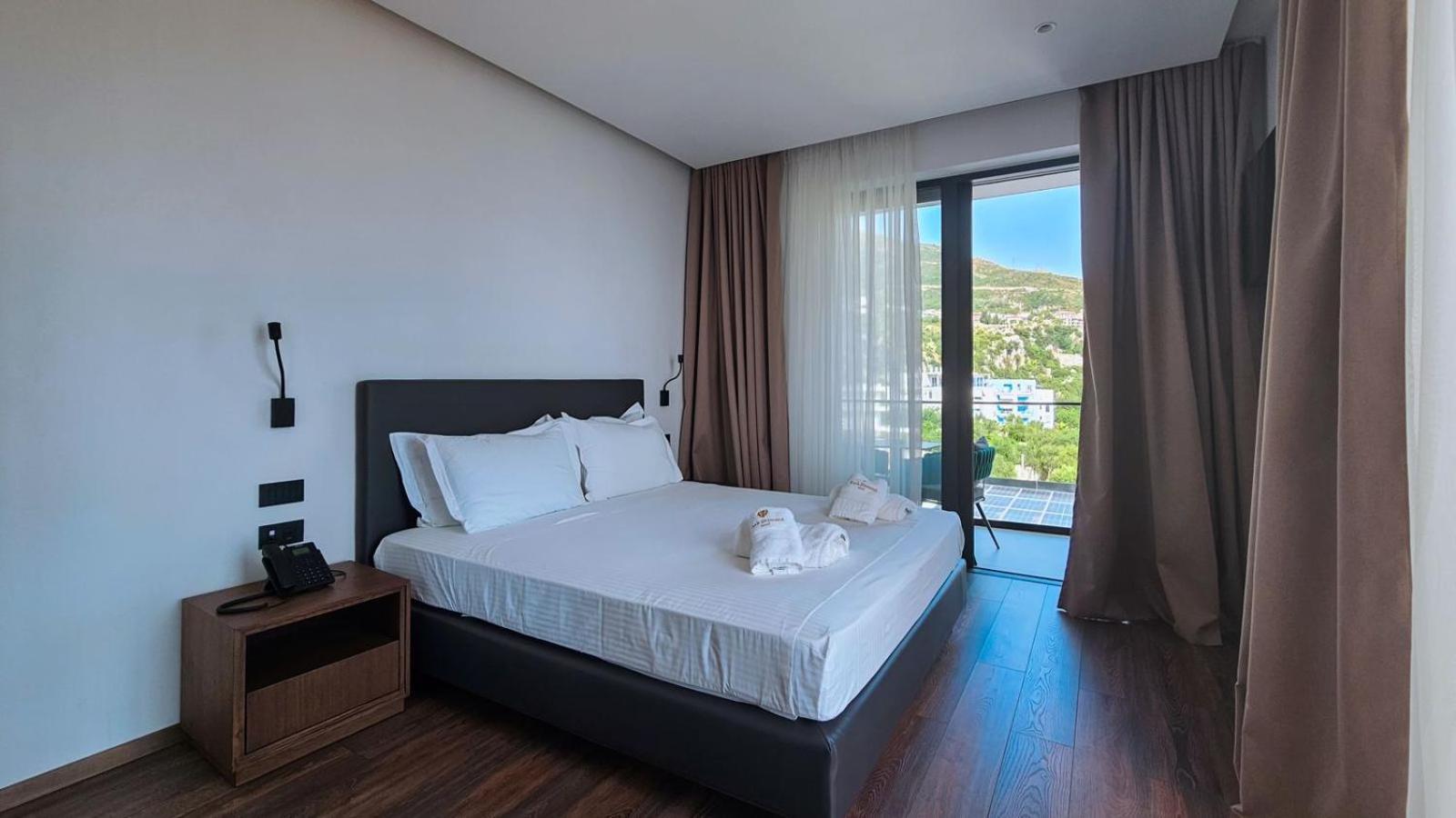 Black Diamond Hotel Dhërmi Екстериор снимка