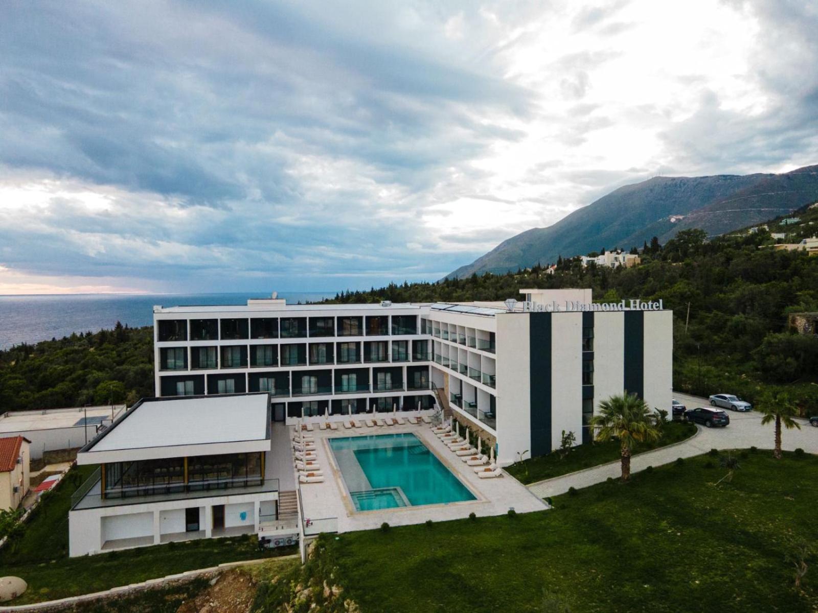 Black Diamond Hotel Dhërmi Екстериор снимка